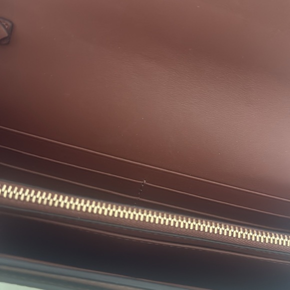 Brand new original crossbody wallet .12 centimeters high; 21 centimeters width - Picture 2 of 4